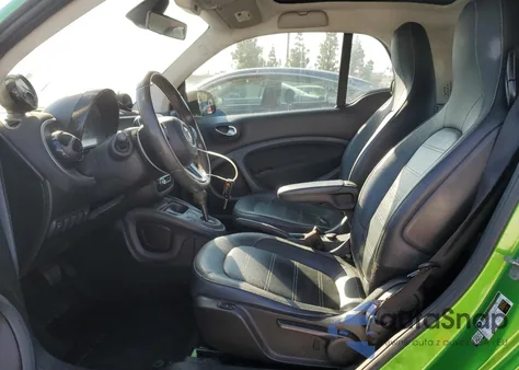 2017 Smart Fortwo z USA, uszkodzony, nr VIN WMEFJ9BA4HK229736